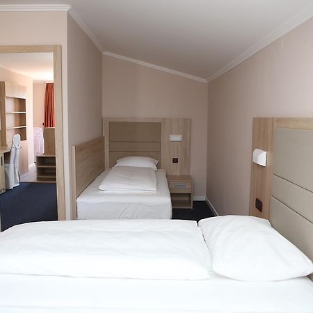Hotel Ana Gospić エクステリア 写真