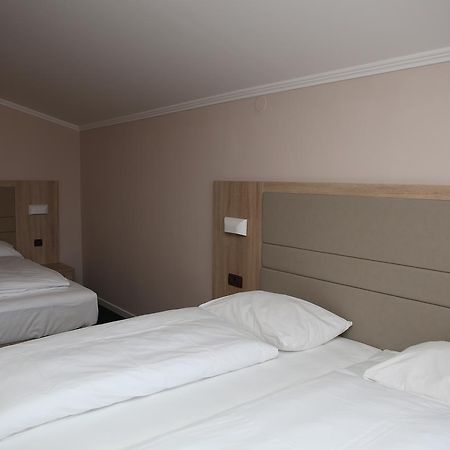 Hotel Ana Gospić エクステリア 写真