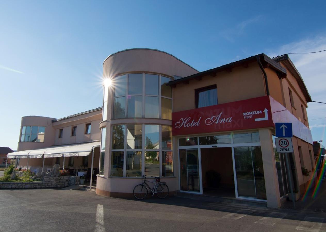 Hotel Ana Gospić エクステリア 写真