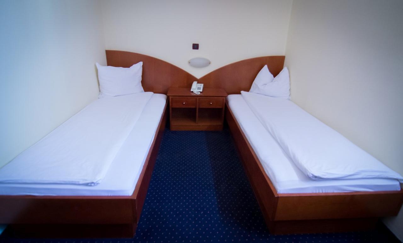 Hotel Ana Gospić エクステリア 写真
