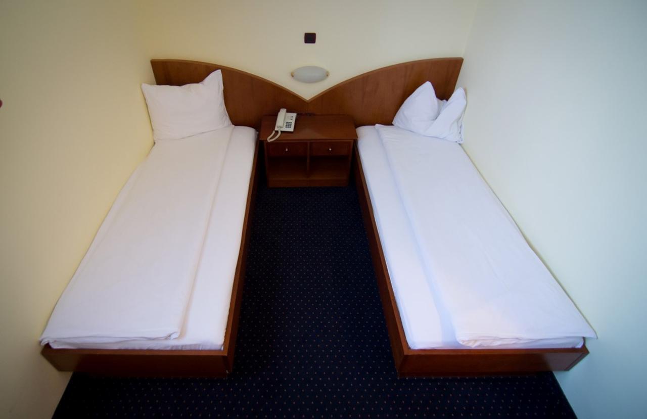 Hotel Ana Gospić エクステリア 写真