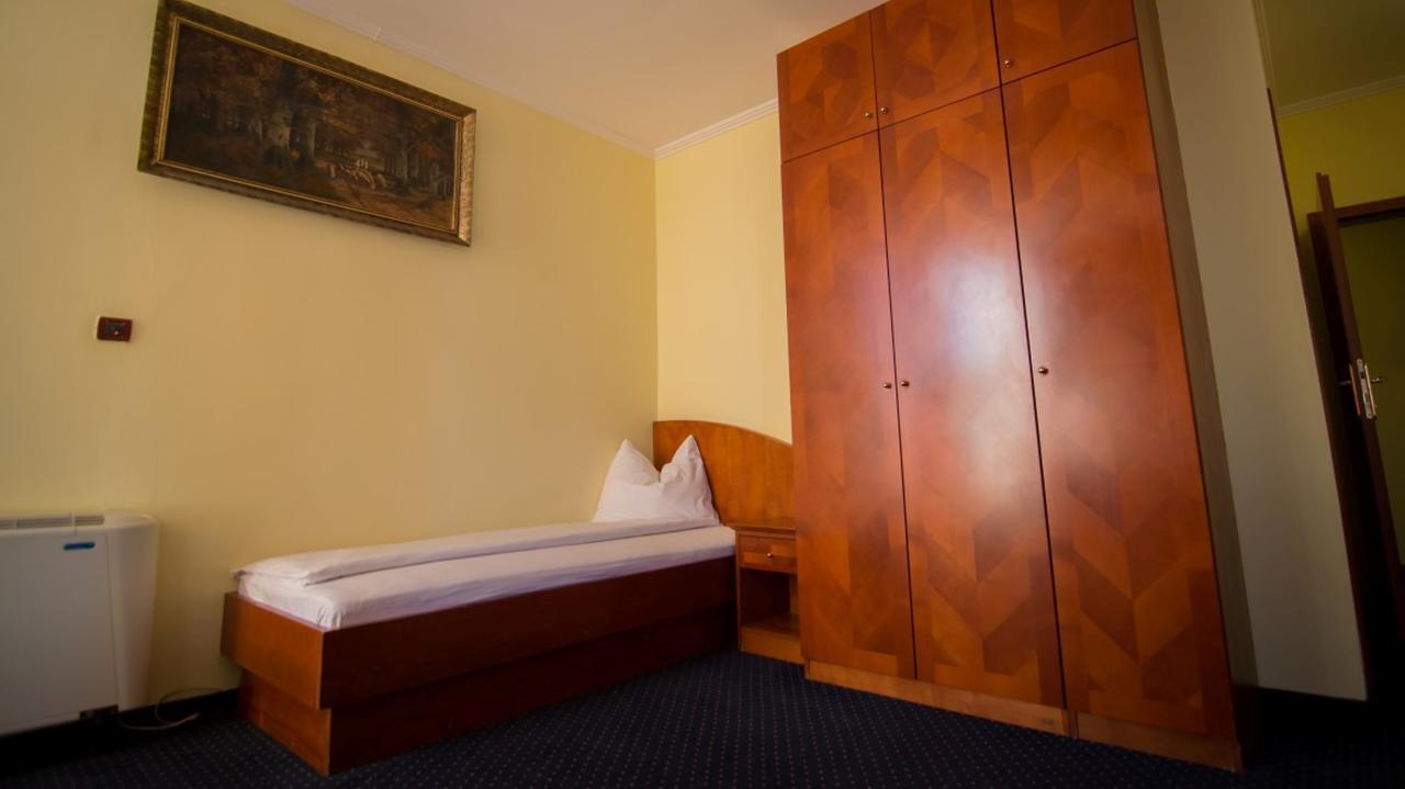 Hotel Ana Gospić エクステリア 写真