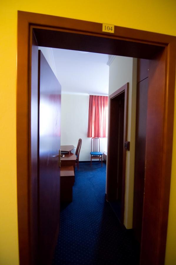 Hotel Ana Gospić エクステリア 写真