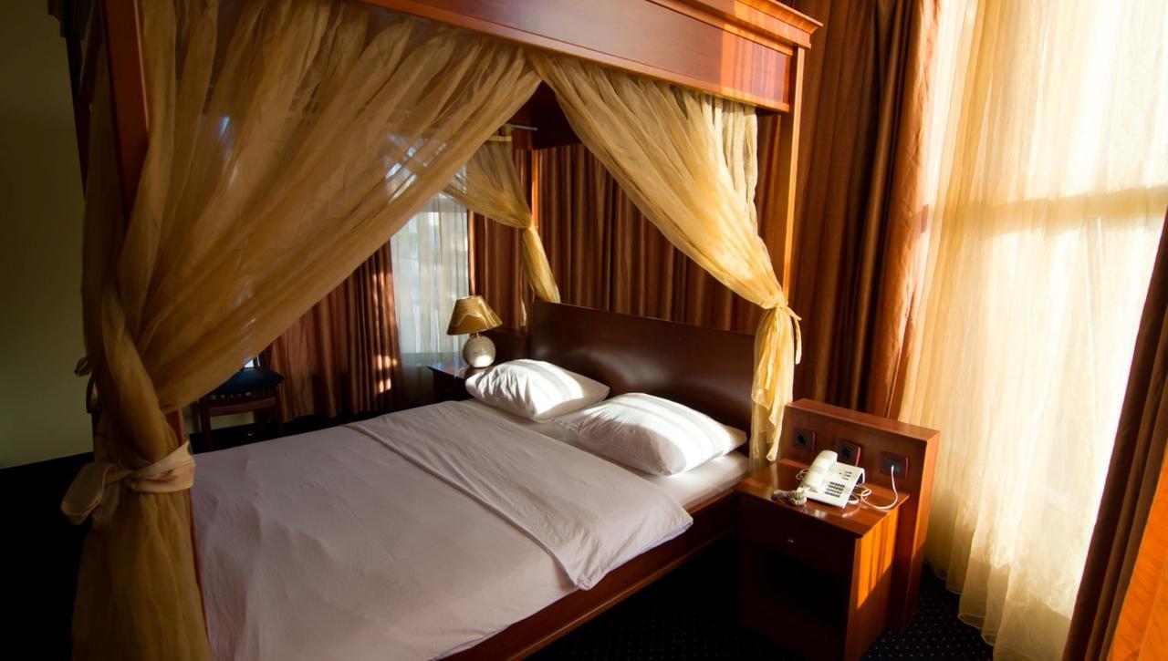Hotel Ana Gospić エクステリア 写真