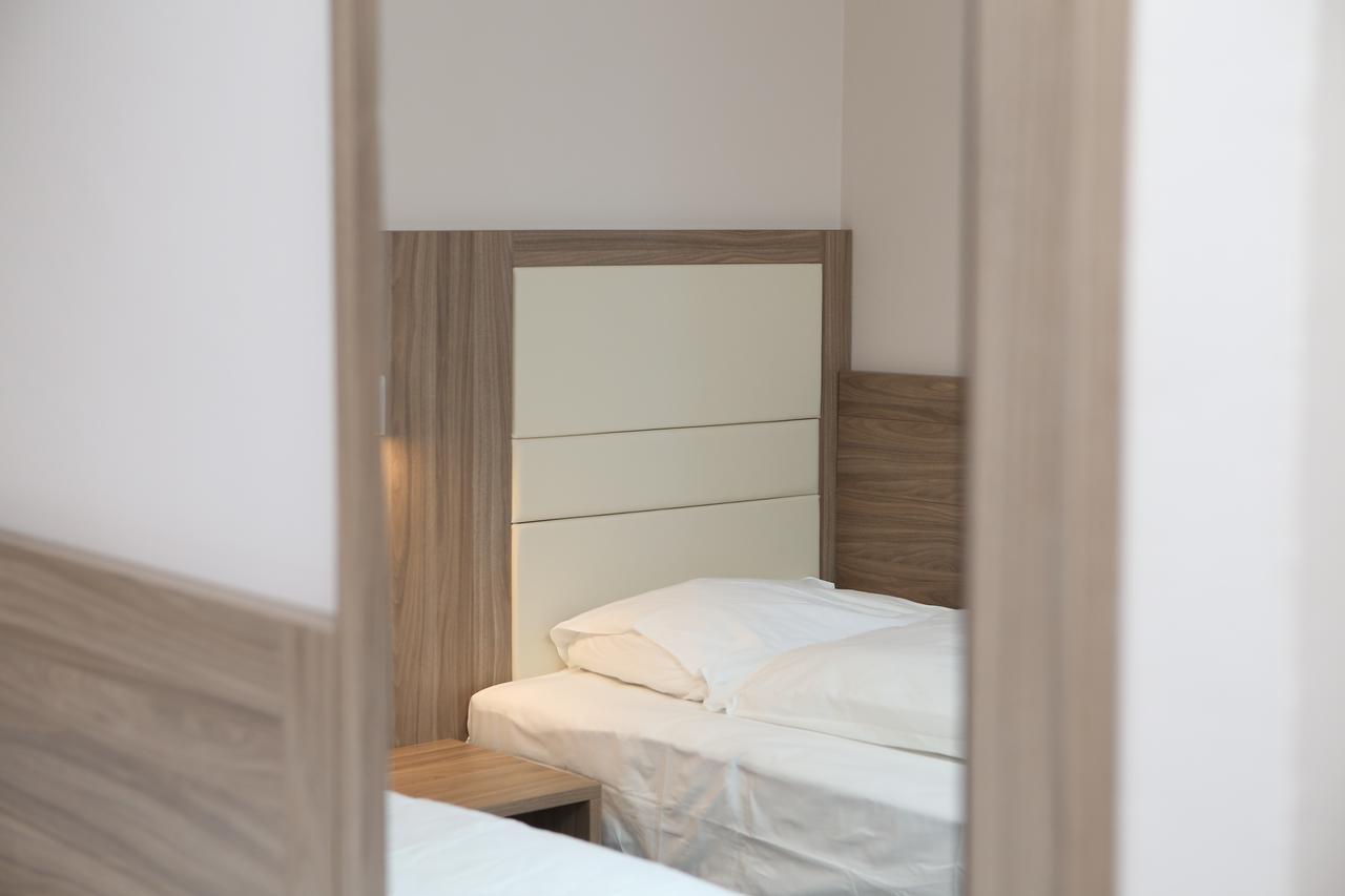 Hotel Ana Gospić エクステリア 写真