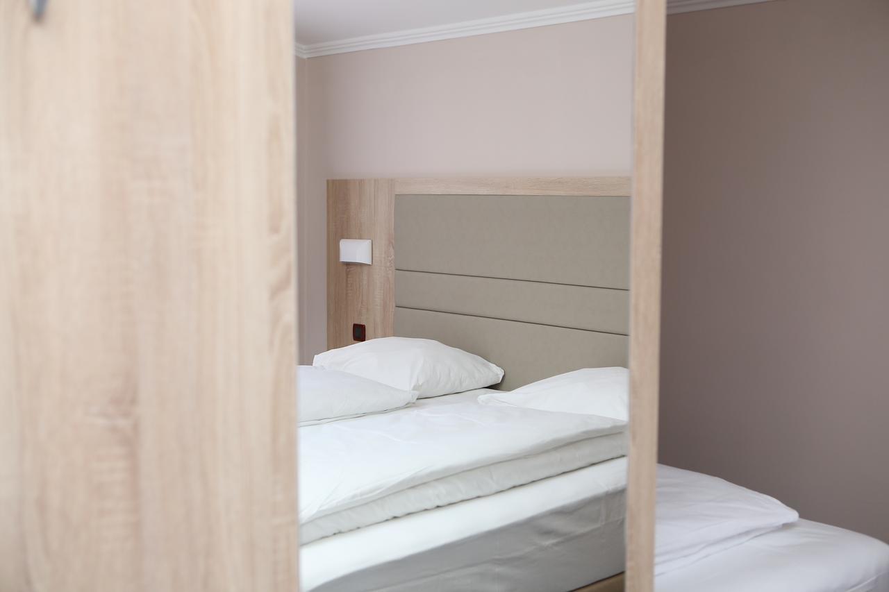 Hotel Ana Gospić エクステリア 写真