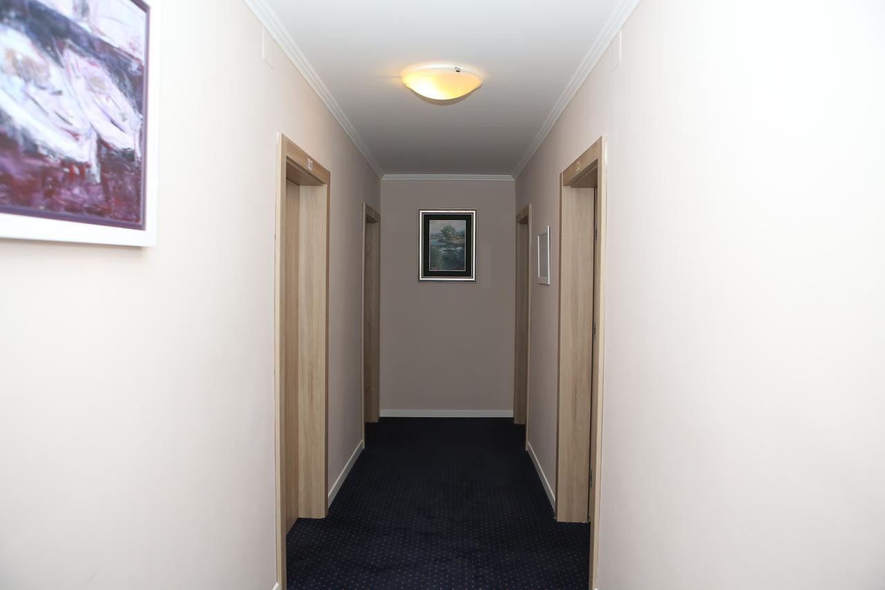 Hotel Ana Gospić エクステリア 写真