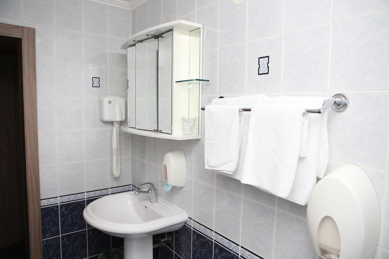 Hotel Ana Gospić エクステリア 写真