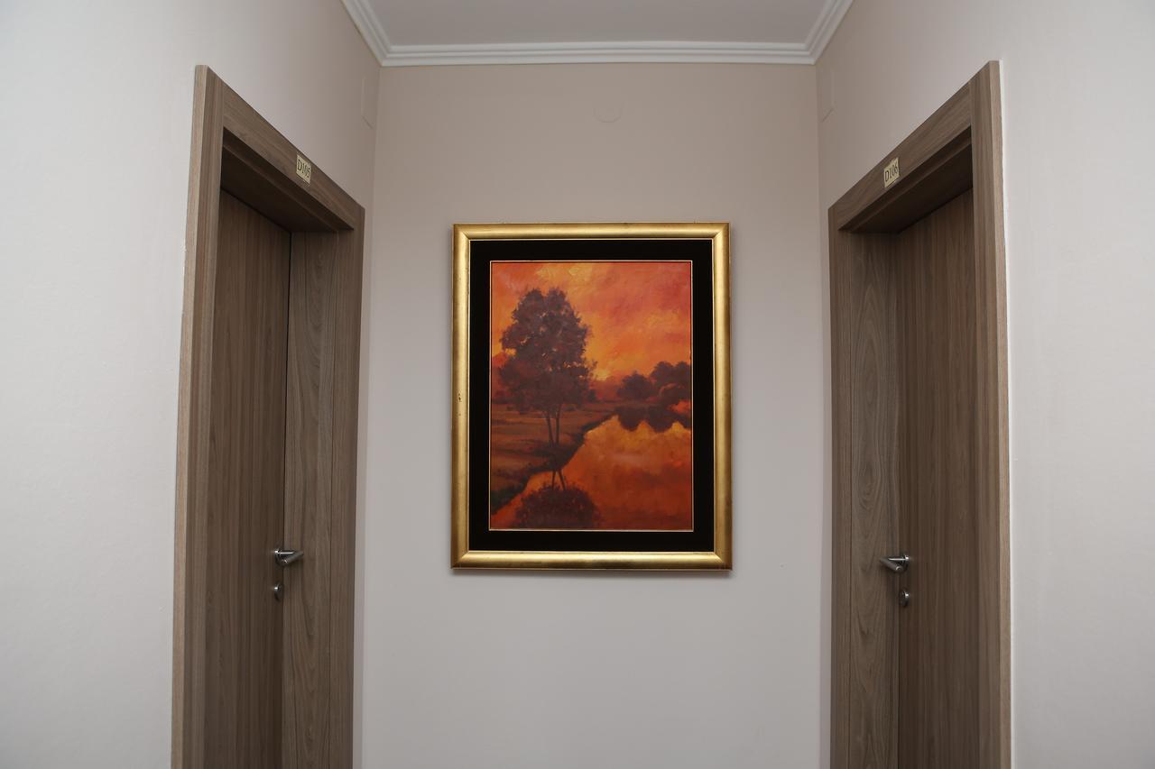 Hotel Ana Gospić エクステリア 写真